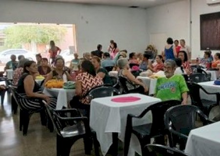 Ação do Outubro Rosa mobiliza participantes do Projeto Conviver em Douradina