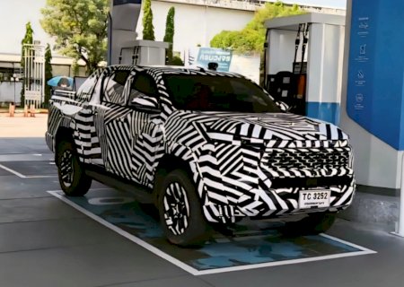 Toyota Hilux 2027 aparece em testes e terá motor diesel híbrido ‘de mentira’