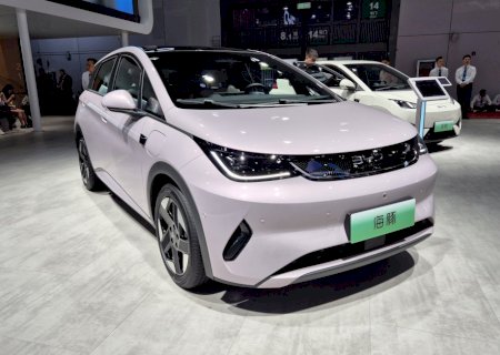 BYD Dolphin 2027 é registrado no Brasil com novo design e sem tela giratória