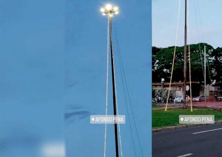 Morador ironiza Natal da prefeitura e flagra metade das luzes apagadas na Afonso Pena