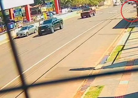 Câmera de segurança mostra idoso atropelado na Brilhante; vítima foi arremessada