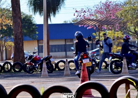 Contran aprova resolução que retira exigência de autoescola para CNH