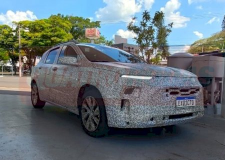 Flagra: Chevrolet Sonic terá versão RS e interior igual ao do Onix