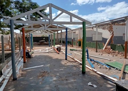 Itaporã - Parte da Escola Municipal Rozânia Moura Gimenez é demolida para dar lugar a nova e moderna estrutura