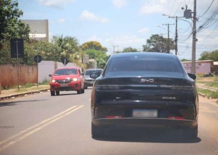 Montadora que desbanca Tesla no mundo lidera carros el&eacute;tricos em MS