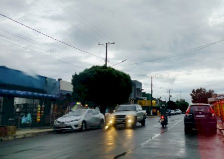 Primeiro dia de 2026 ainda terá chuva intensa e ventos fortes, diz alerta