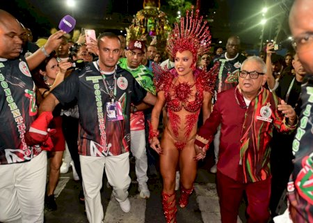Virginia Fonseca é vaiada ao ser anunciada na Sapucaí