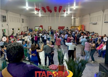 Baile da melhor idade promete animar esta sexta-feira em Itaporã com música ao vivo