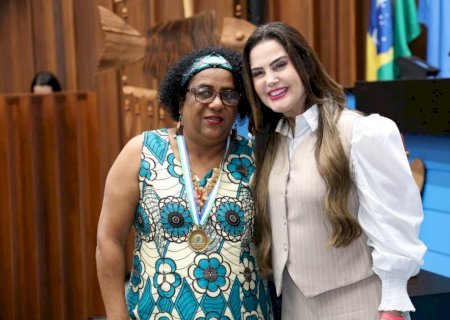 Talento de Itaporã ganha destaque na ALEMS durante homenagem ao Dia do Artesão