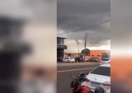 Nuvem funil é avistada por moradores na Vila Nasser (vídeo)