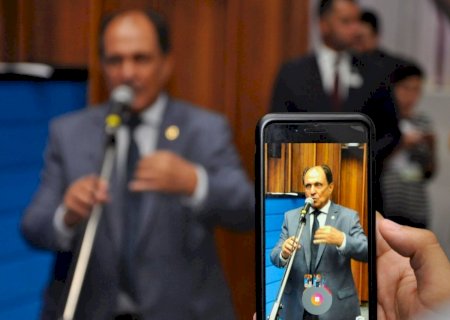Zé Teixeira aciona bancada por recursos em assistência social e educação