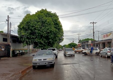 Tempo muda e chuva chega a Itaporã na tarde desta quarta-feira