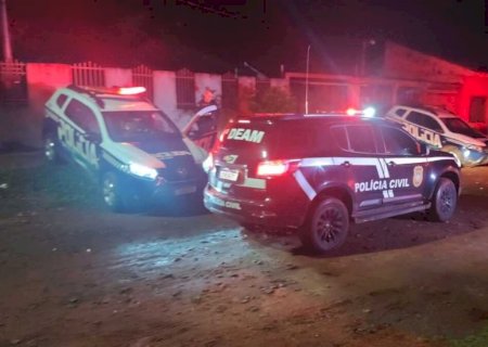 Homem soca rosto de companheira durante briga do casal em Campo Grande