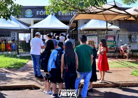 Perto do fim do prazo, eleitores lotam cartórios para poder votar em outubro