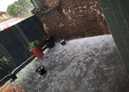 Temporal com granizo assusta moradores e causa preju&iacute;zos