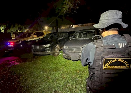 Duas caminhonetes furtadas são recuperadas após fuga na região de Angélica