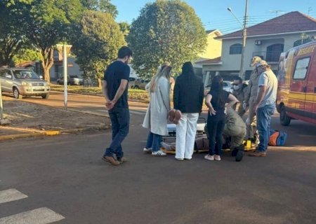 Adolescente fica ferida após acidente entre carro e patinete em Caarapó