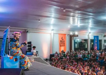 Calila das Mercês lança livro e celebra literatura feita no interior