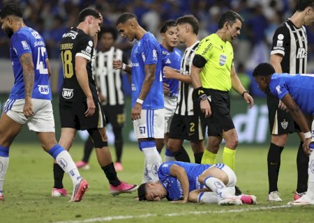 Atacante do Cruzeiro, Bruno Rodrigues sofre choque de cabeça com Everson e é levado ao hospital