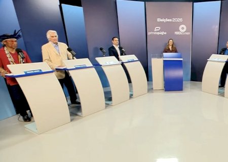 Primeiro debate tem clima amistoso entre concorrentes e foco em ex-governador