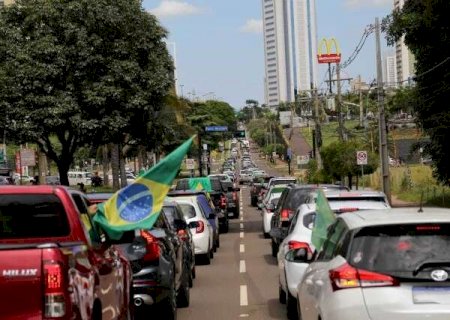 Pol&iacute;ticos ter&atilde;o de informar placa de carros abastecidos para carreatas