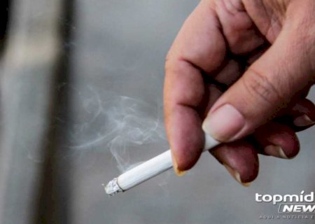 Tabagismo passivo: fumaça do cigarro também coloca não fumantes em risco