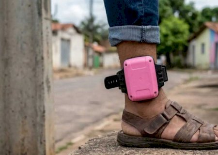 Projeto propõe tornozeleira rosa para agressores de mulheres em MS