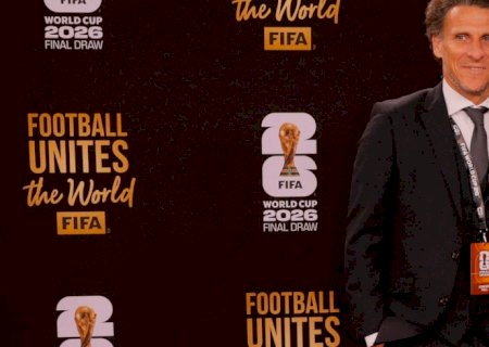 Uruguai contrata Forlán como técnico após fracasso na Copa do Mundo