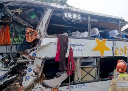 Vítimas de tombamento de ônibus em Petrópolis são do sexo feminino