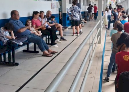 Paulistanos enfrentam filas para tomar vacina contra sarampo
