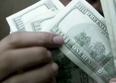Dólar sobe a R$ 5,19 após tom mais duro de presidente do Fed