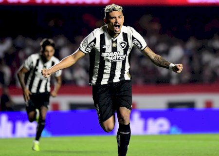 Botafogo negocia retorno do atacante Tiquinho Soares