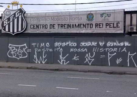 Muro do CT do Santos é pichado após derrota para o Palmeiras: "Respeita nossa história"