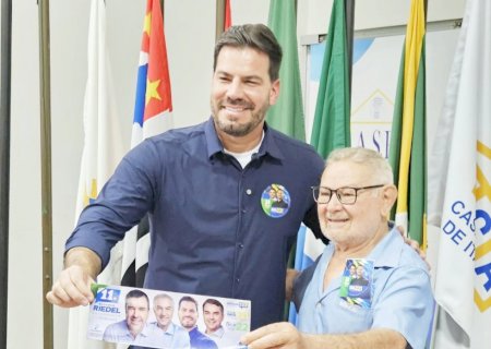 Em Itaporã, candidato ao Senado Capitão Contar é recebido por eleitores e lideranças políticas do município