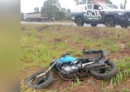 Sem piloto por perto, moto é encontrada caída e danificada às margens da BR-158 em Três Lagoas