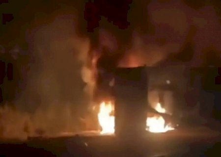 Acidente entre carro e caminhão deixou sete mortos; criança e adolescente estão entre as vítimas