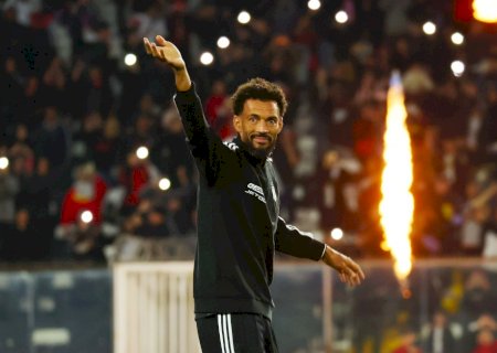 Torcida do Colo-Colo lota estádio e faz festa para recepcionar Vozinha