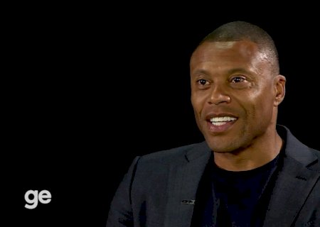 Júlio Baptista diz que Brasil precisa se adaptar ao futebol e proíbe celular e palavrões no São Paulo
