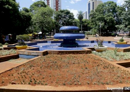 Homem é agredido com faca e pedrada durante assalto perto da Praça Ary Coelho