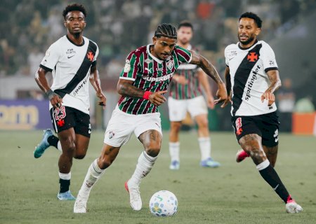 John Kennedy, do Fluminense, volta a ser internado durante recuperação de cirurgia