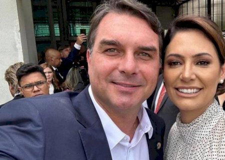 Campanha de Flávio Bolsonaro comemora fala de Michelle ao declarar que crise é 'página virada'