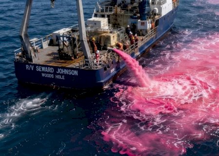 Cientistas despejam litros de soda cáustica no mar; entenda
