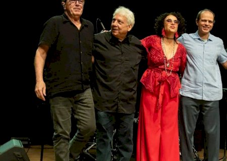 Repertório de Caetano Veloso embala show exclusivo na TV Brasil