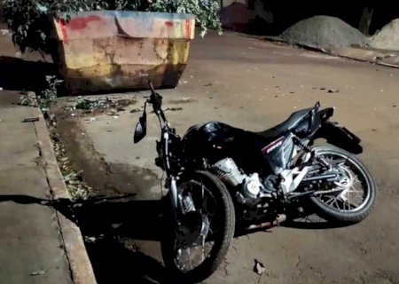 Motociclista realiza manobra perigosa, tenta fugir da polícia e sofre acidente no MS