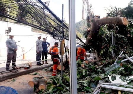 Mais de 26 mil imóveis seguem sem energia no estado do Rio