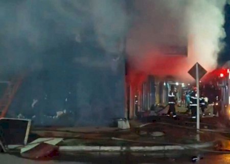 Gráfica pega fogo e fica completamente destruída no Nova Lima