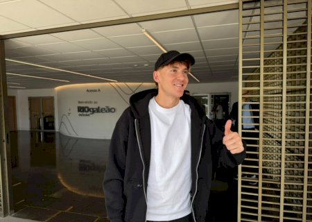 Colidio desembarca no Rio para assinar com o Vasco: "Sei muito bem ao clube que venho"