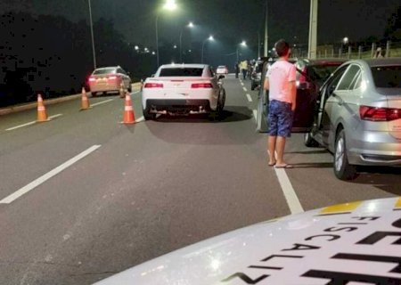 Motorista troca de lugar com passageira ao perceber blitz da Lei Seca e acaba preso no MS