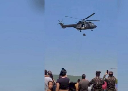 Militar cai durante demonstração de rapel em helicóptero e fica ferido na Base Aérea