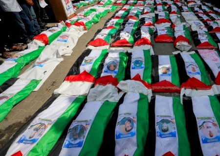 Oriente Médio: Gaza enterra 100 corpos recuperados nos últimos dias